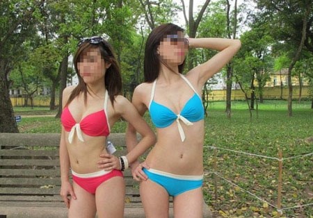Một bộ ảnh bikini các cô gái trẻ, đẹp chụp trong công viên Bách Thảo được đăng tải trên facebook khiến cư dân mạng xôn xao. Tuy các cô gái này có ý định chụp ảnh để quảng cáo bikini cho việc bán hàng qua mạng của mình nhưng việc chụp trong công viên, giữa chốn đông người khiến nhiều người không khỏi bất bình.
